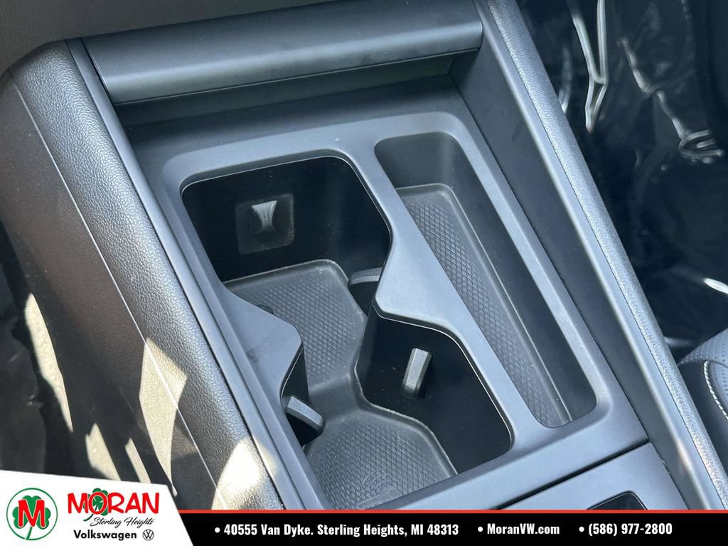 Certified 2025 Volkswagen Tiguan SE w/ Panoramic Sunroof Package AWD/4WD image 30