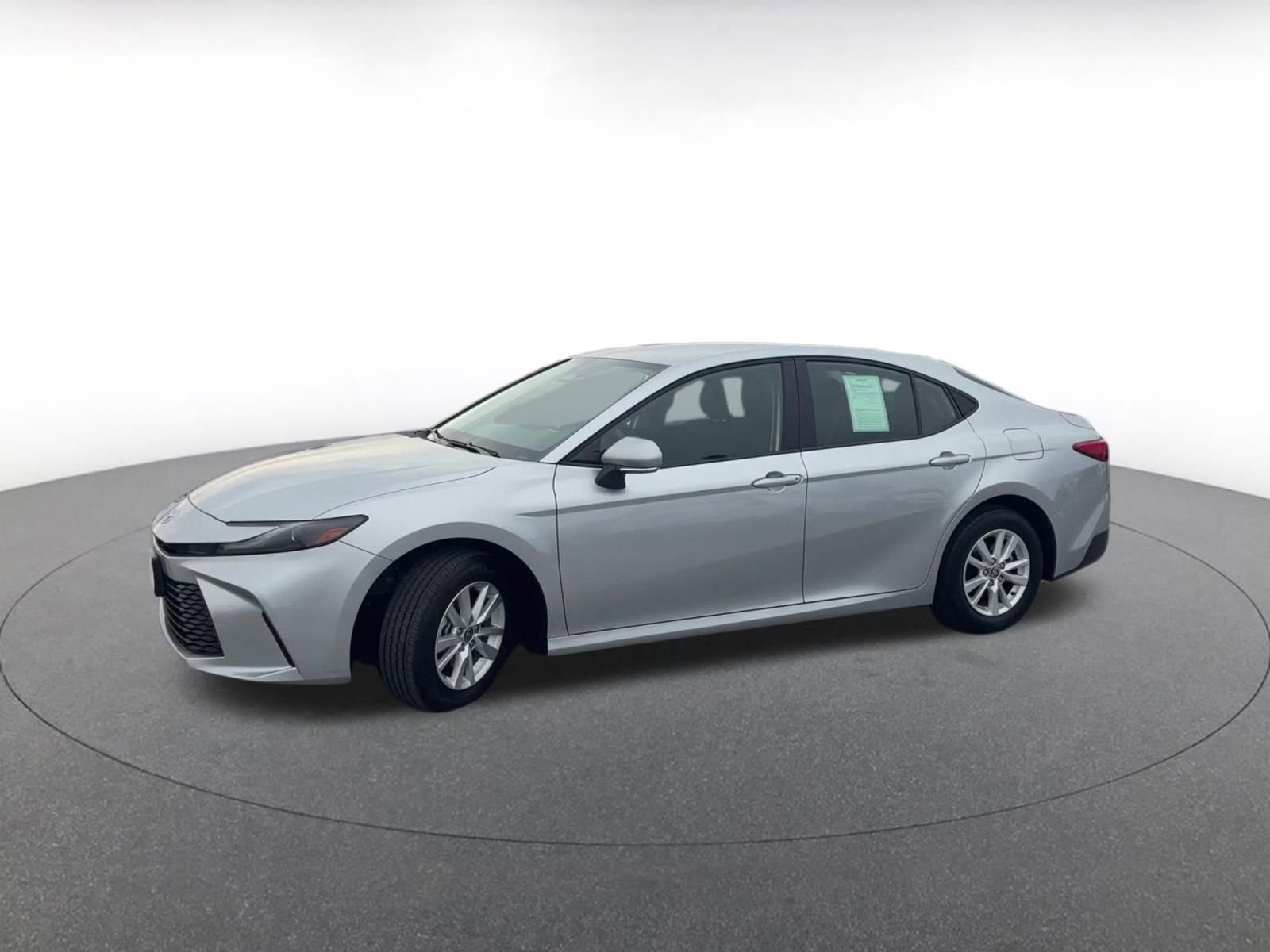 Used 2025 Toyota Camry LE image 8