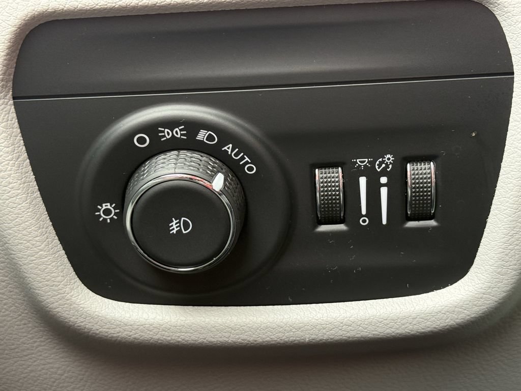 Used 2021 Jeep Grand Cherokee L Overland RWD image 21