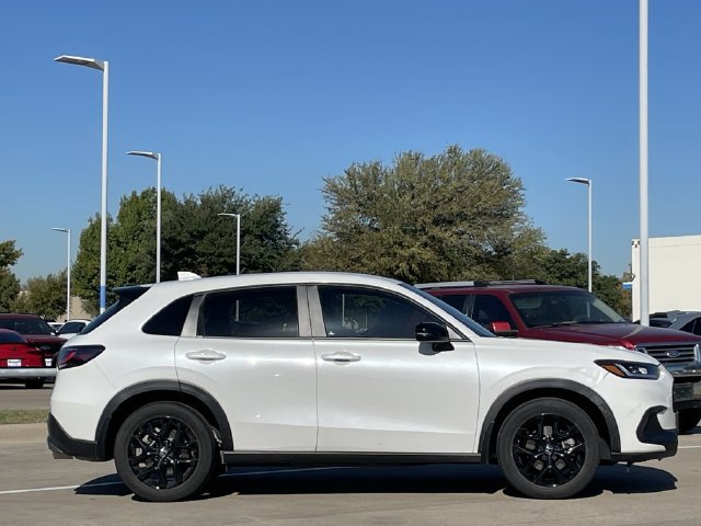 Used 2025 Honda HR-V Sport image 3