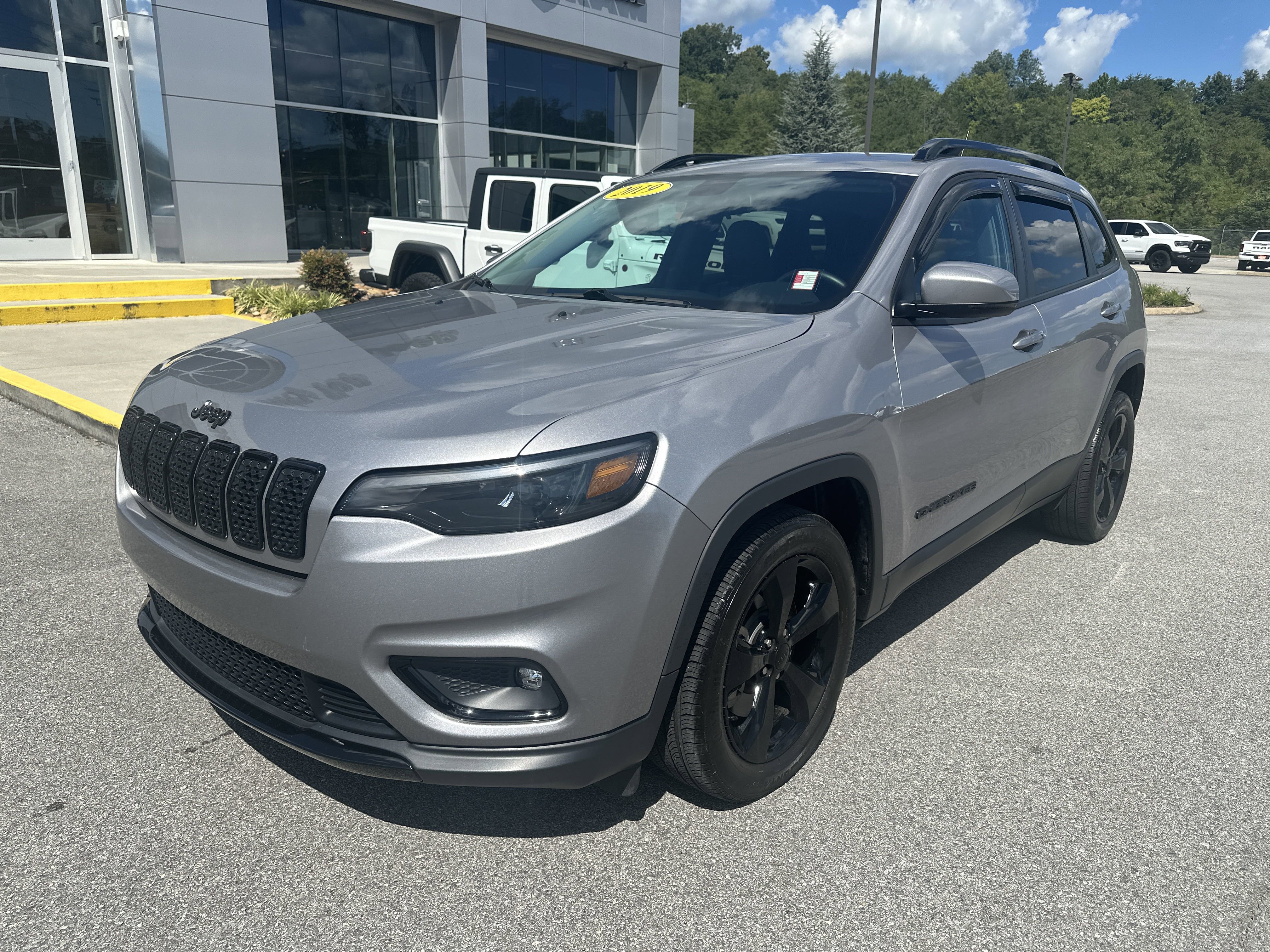 Used 2019 Jeep Cherokee Latitude Plus image 2