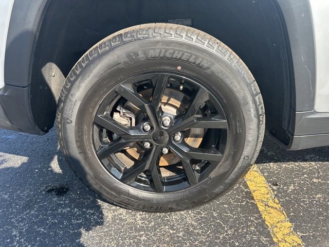 Used 2024 Jeep Grand Cherokee L Laredo image 30