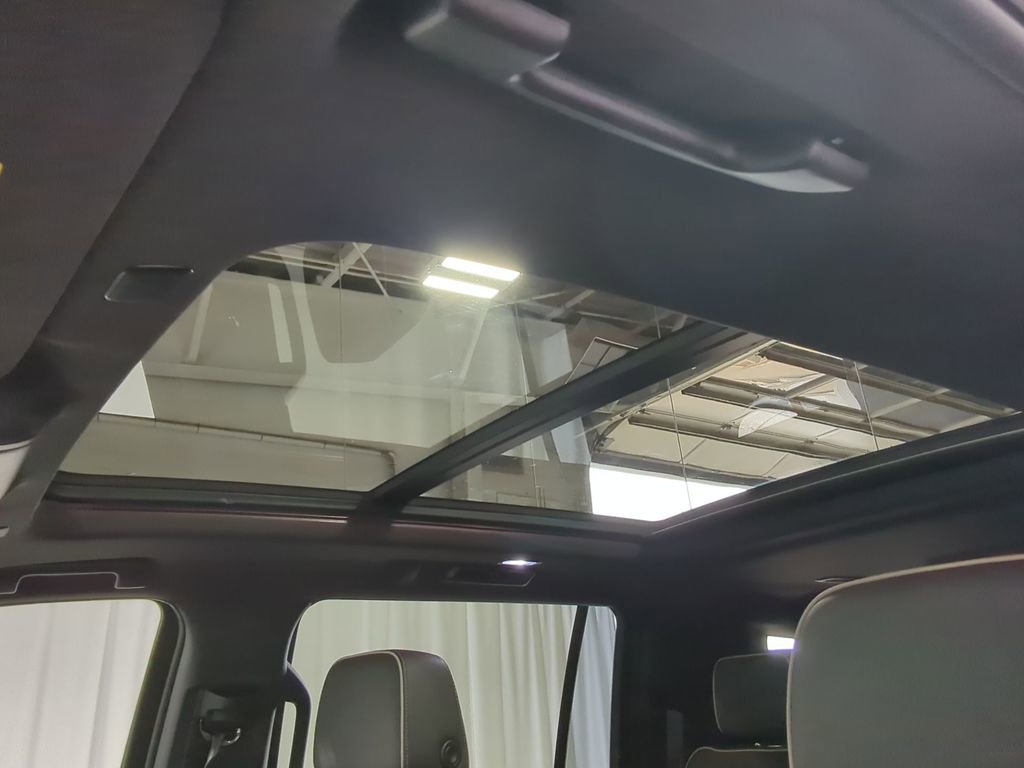 Used 2023 GMC Yukon XL SLT w/ SLT Premium Package image 19