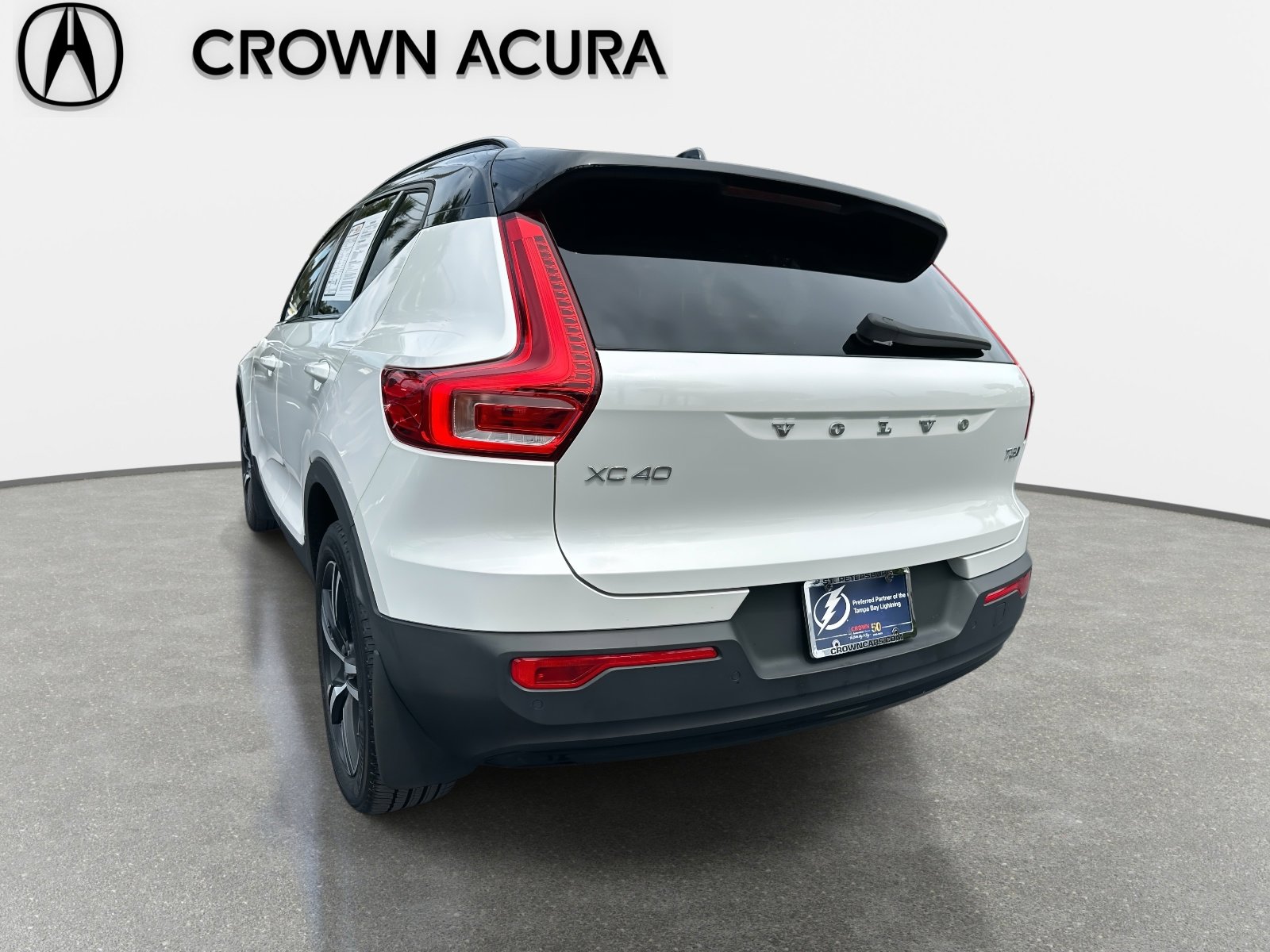 Used 2022 Volvo XC40 T5 R-Design image 10