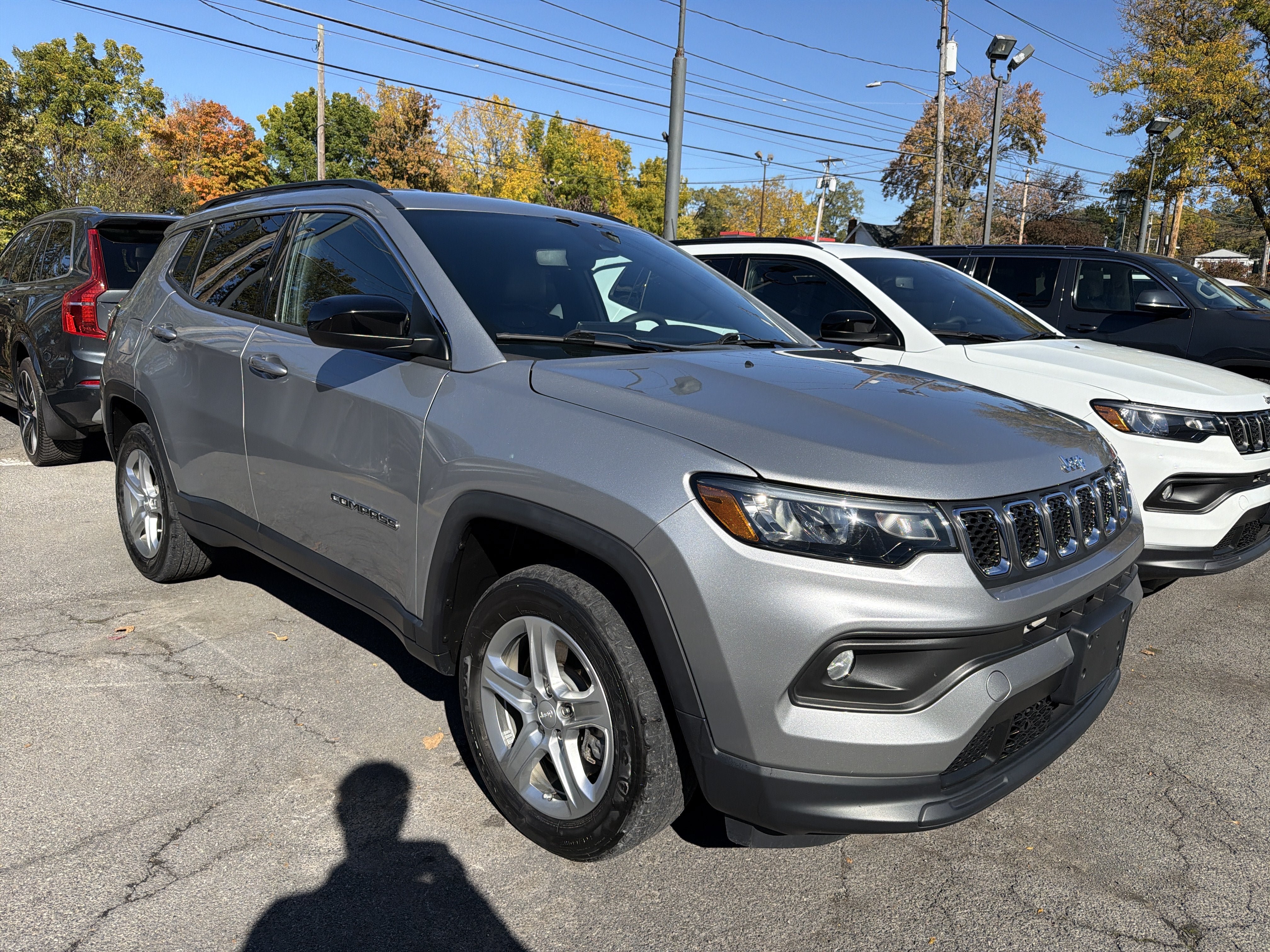 Used 2023 Jeep Compass Latitude AWD/4WD image 2