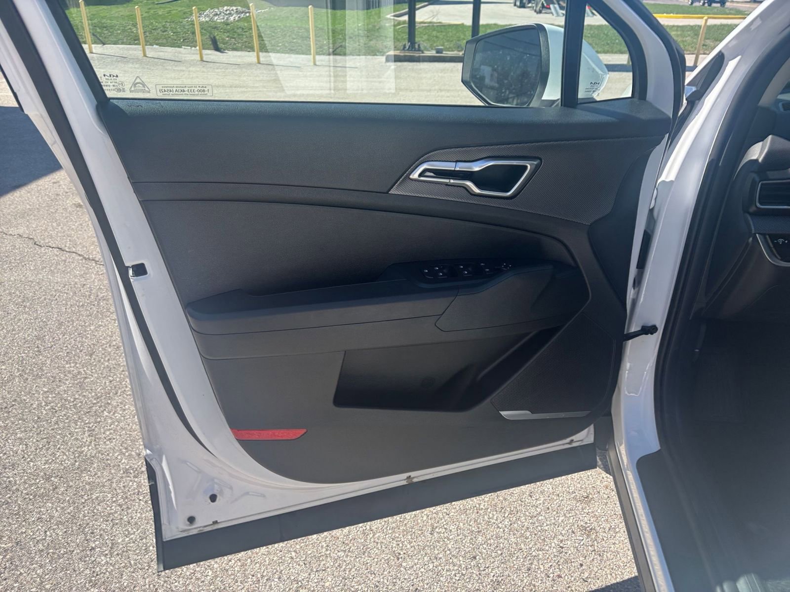 Used 2025 Kia Sportage LX image 18