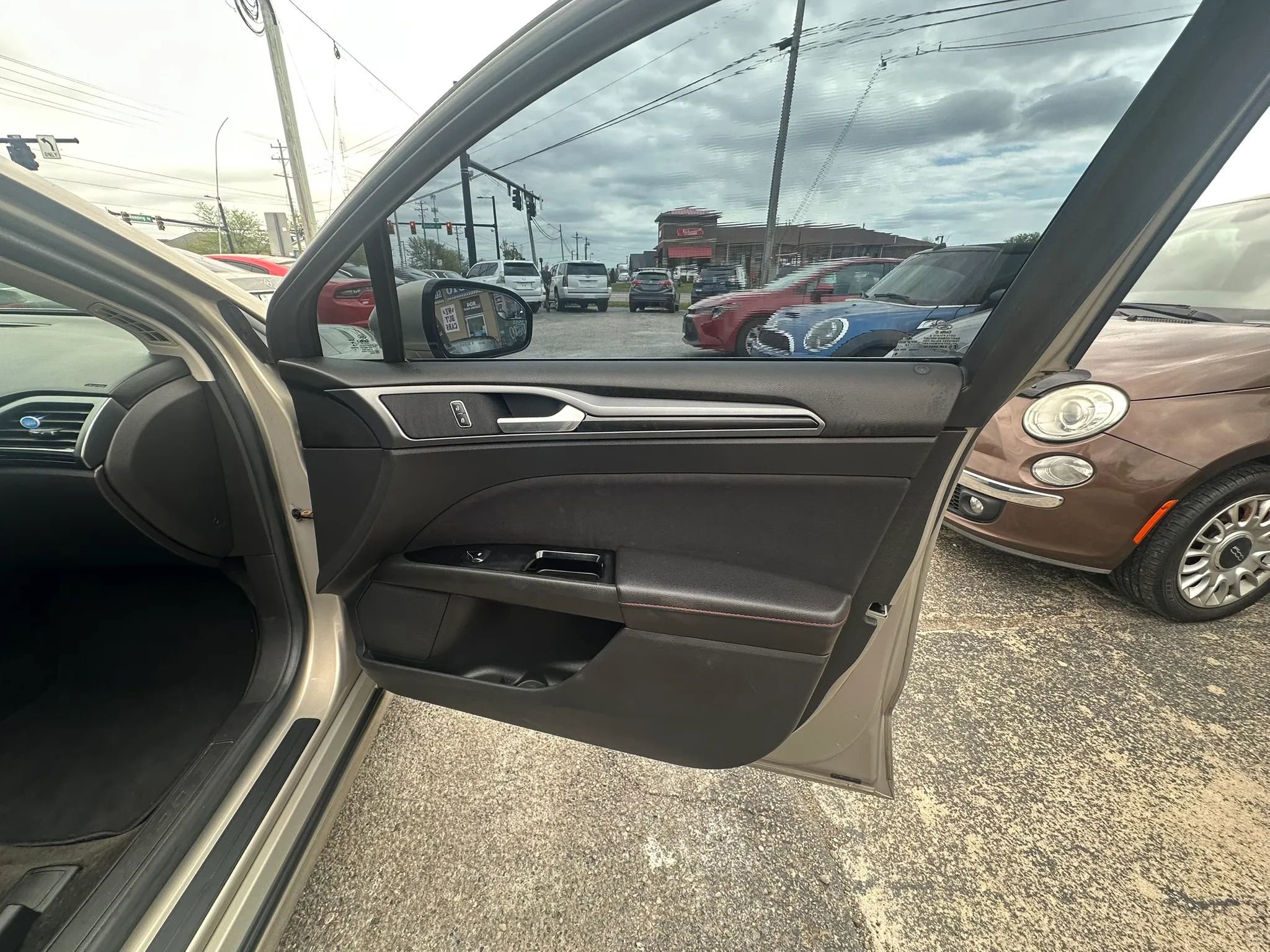 Used 2016 Ford Fusion SE w/ Equipment Group 201A image 24