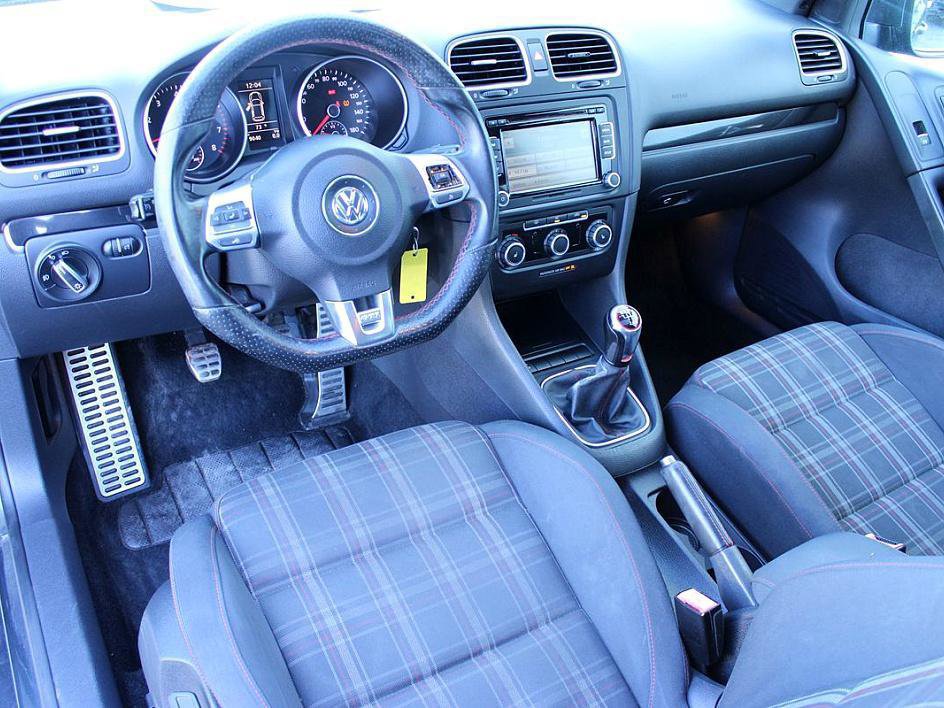Used 2010 Volkswagen GTI 2-Door image 10