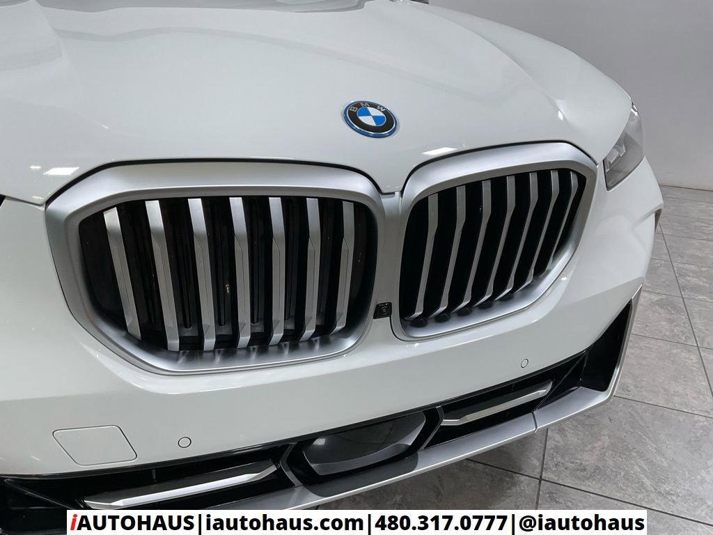 Used 2024 BMW X5 xDrive50e w/ Premium Package AWD/4WD image 4