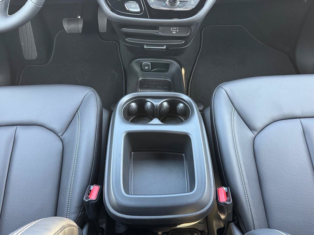New 2026 Chrysler Pacifica Select AWD/4WD image 16