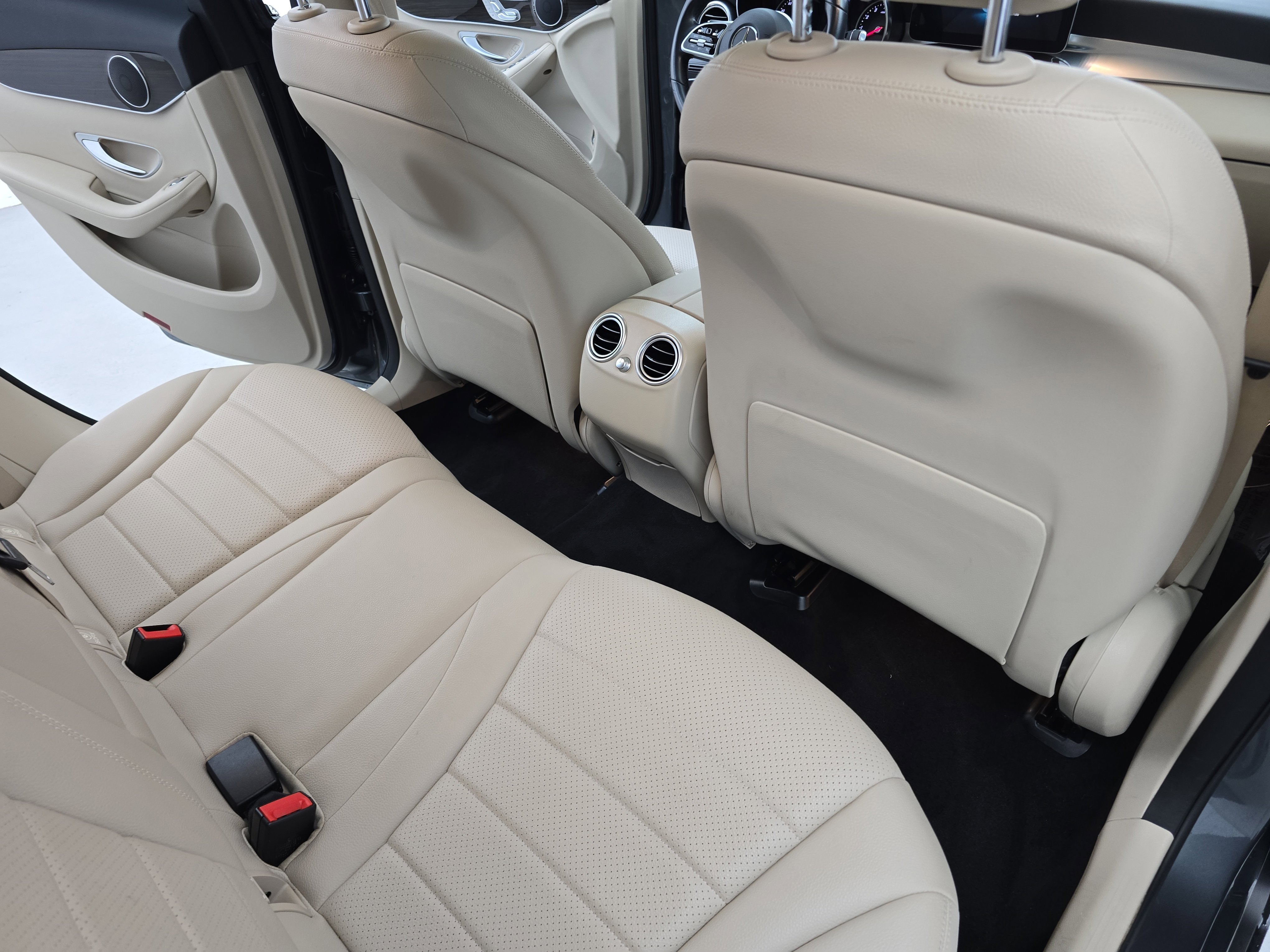 Certified 2021 Mercedes-Benz GLC 300 w/ Premium Package image 11