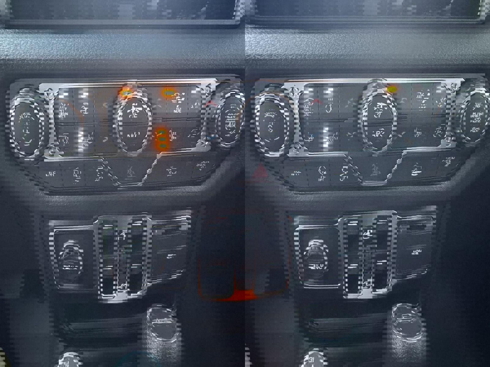 New 2025 Jeep Gladiator Sport image 21