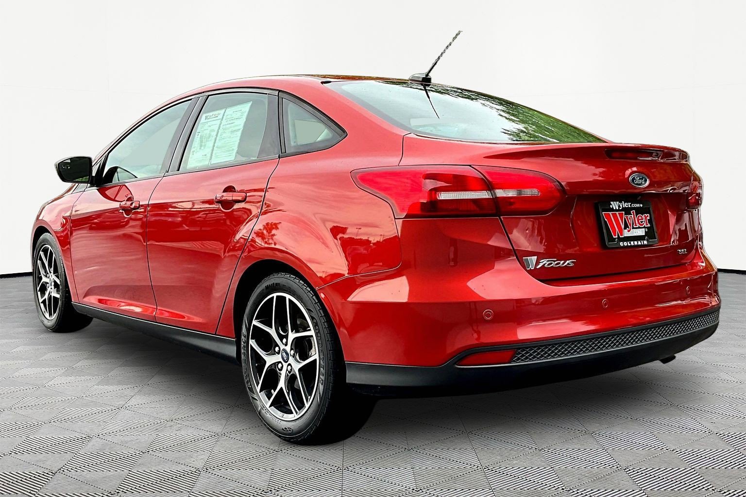 Used 2018 Ford Focus SEL FWD image 4