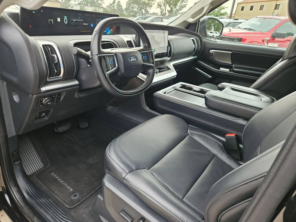 Used 2025 Ford Expedition Platinum AWD/4WD image 11