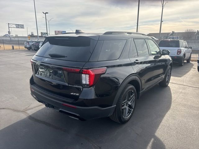 Used 2025 Ford Explorer ST-Line w/ ST-Line Street Pack image 3