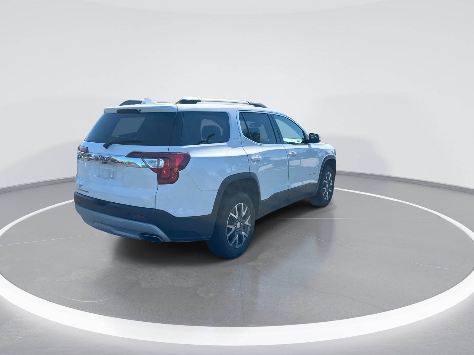 Used 2023 GMC Acadia SLT FWD image 9