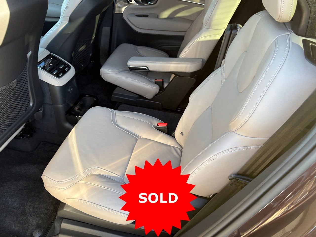 Certified 2025 Volvo XC90 T8 Ultra w/ Lounge Package image 31
