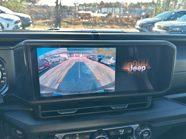 Used 2024 Jeep Wrangler Sahara image 19