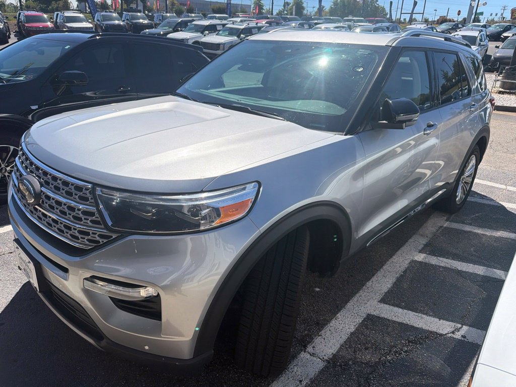 Used 2022 Ford Explorer Limited w/ Equipment Group 301A RWD image 2