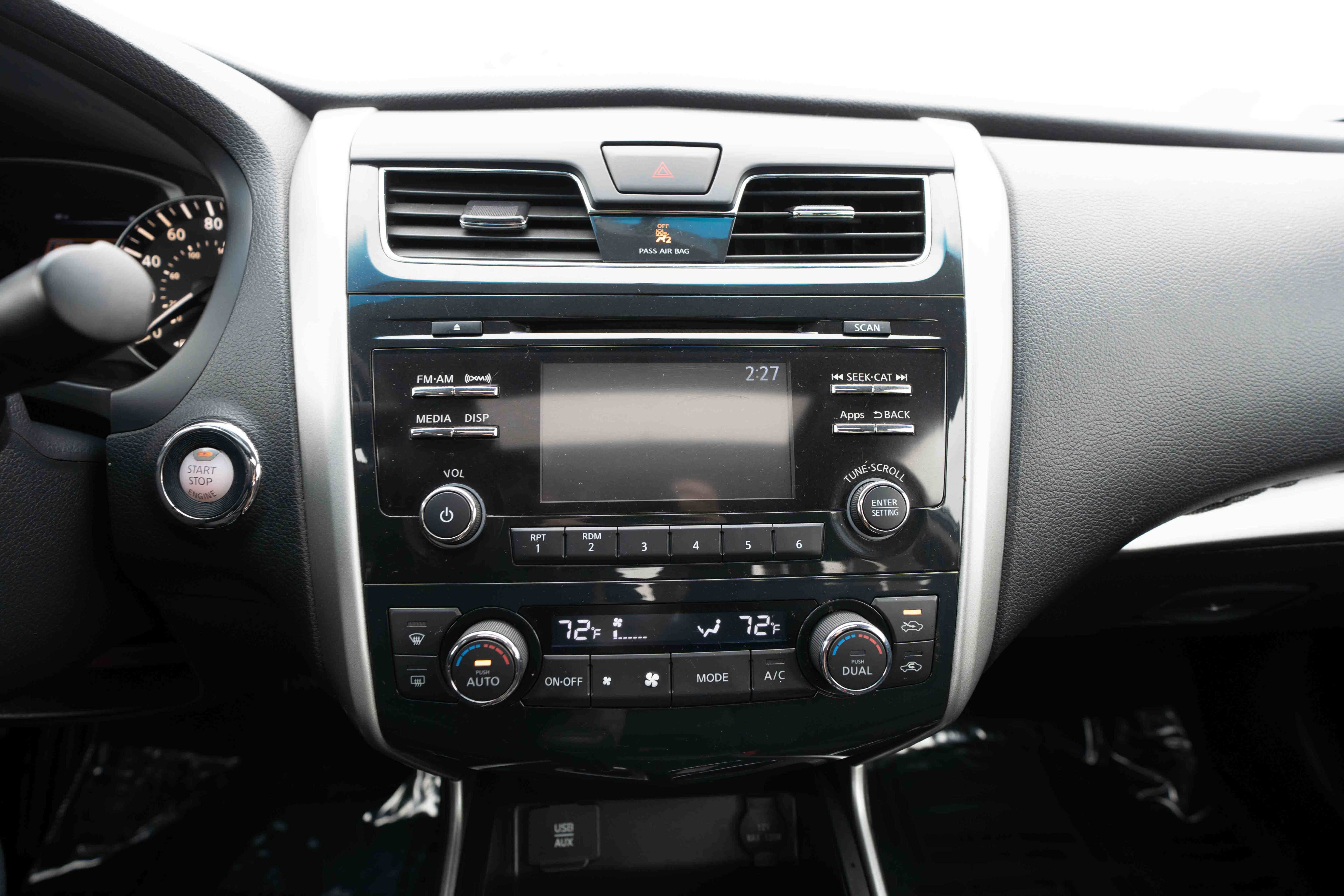 Used 2015 Nissan Altima 2.5 SV w/ Convenience Package image 17