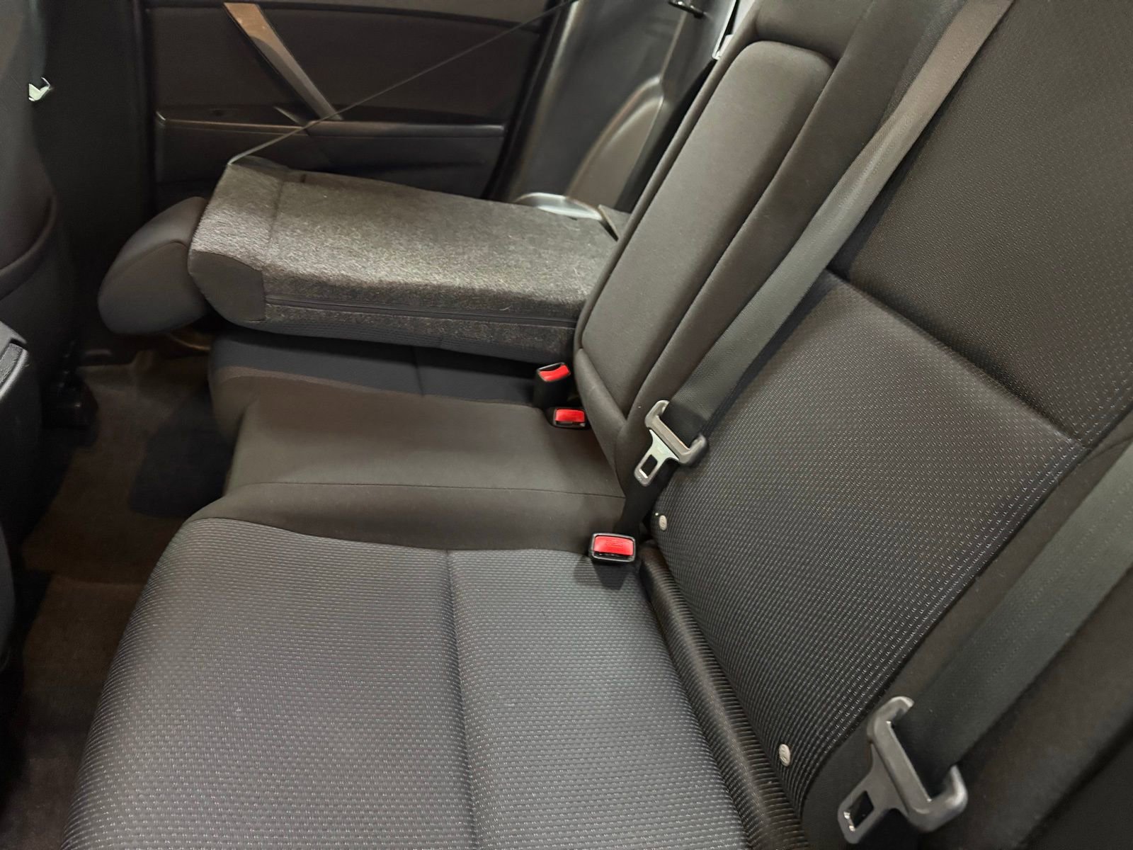 Used 2010 MAZDA MAZDA3 i Touring image 23