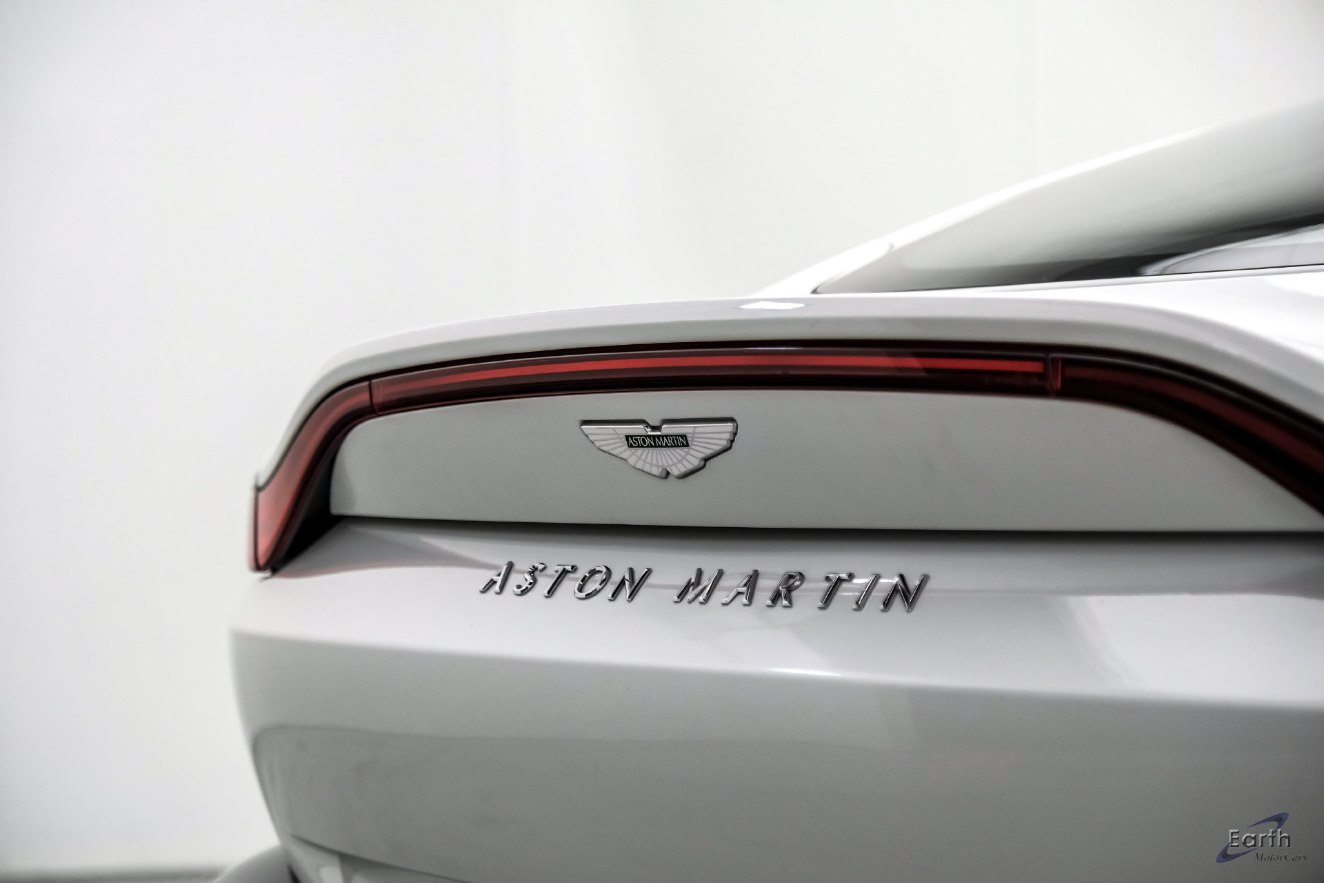 Used 2022 Aston Martin V8 Vantage Coupe RWD image 18