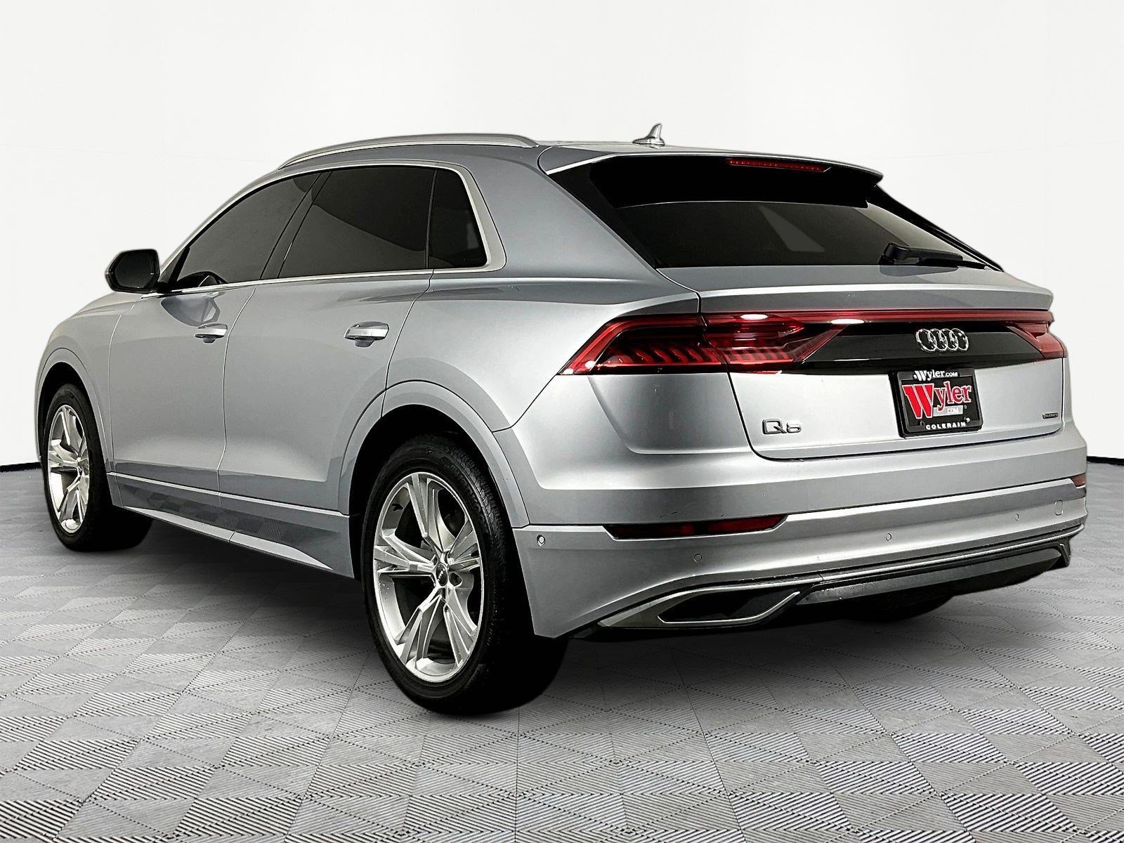 Used 2019 Audi Q8 Prestige w/ Cold Weather Package AWD/4WD image 4