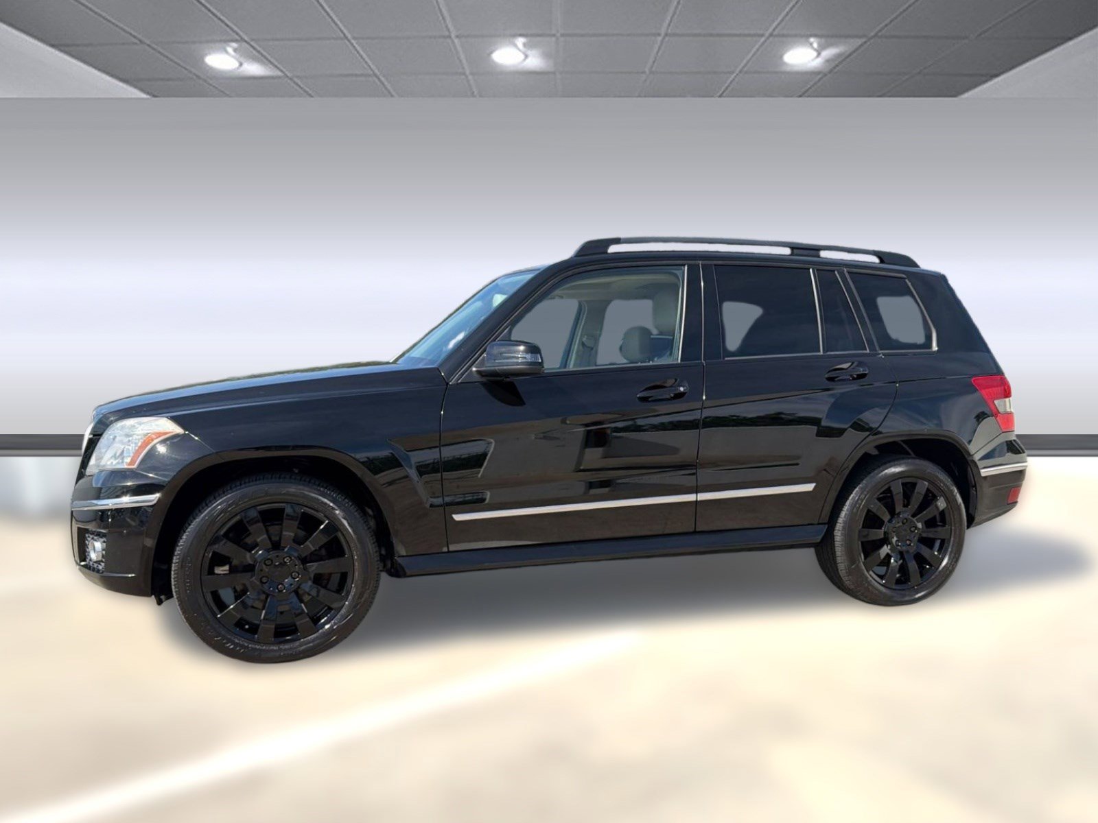 Used 2010 Mercedes-Benz GLK 350 4MATIC image 2