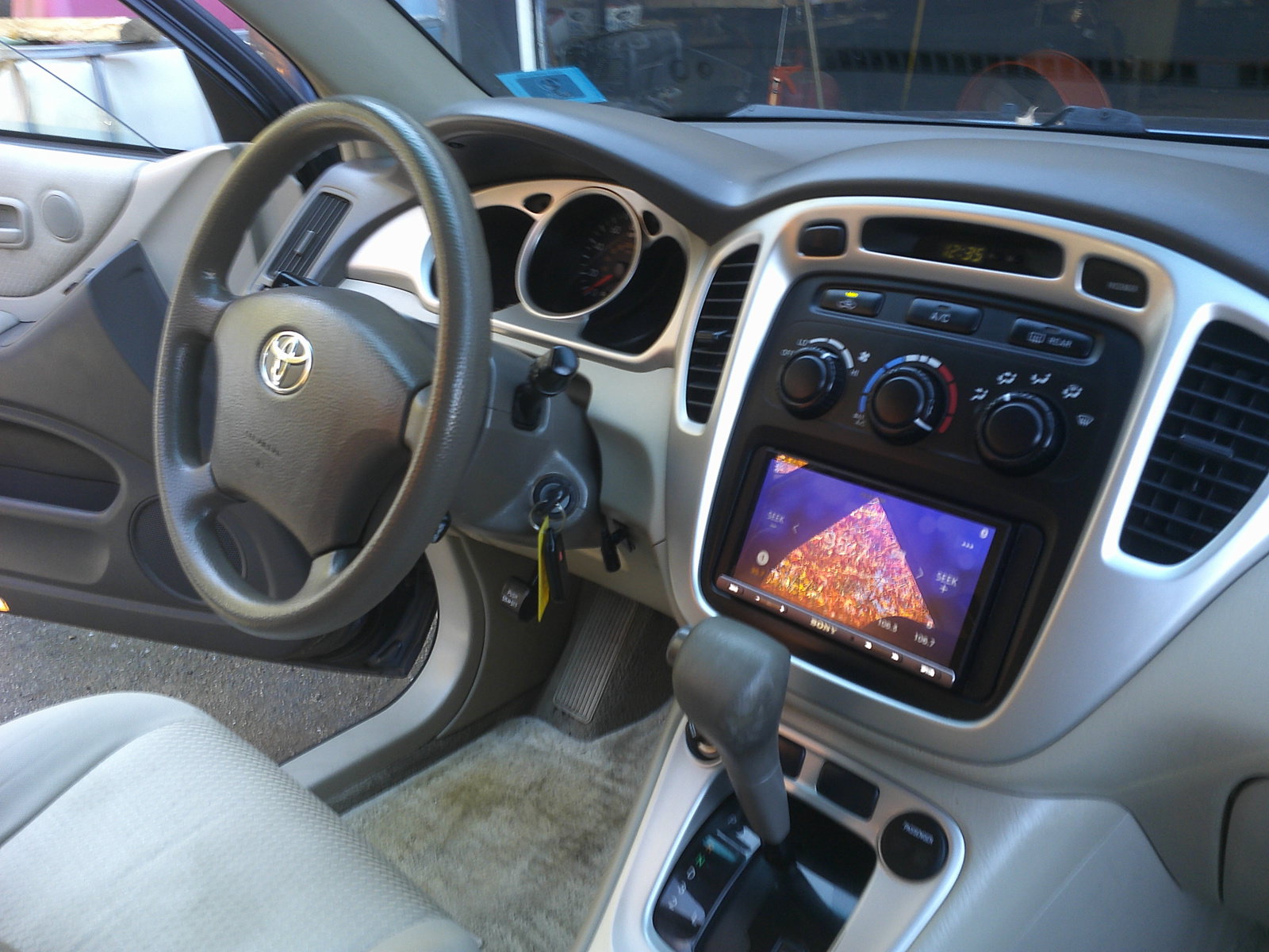 Used 2007 Toyota Highlander 4WD V6 w/ 3rd Row image 15