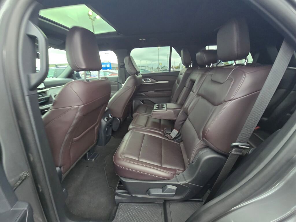 Used 2025 Ford Explorer Platinum AWD/4WD image 13