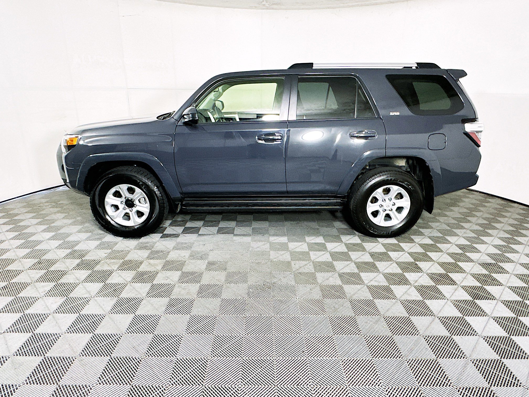 Used 2024 Toyota 4Runner SR5 AWD/4WD image 6