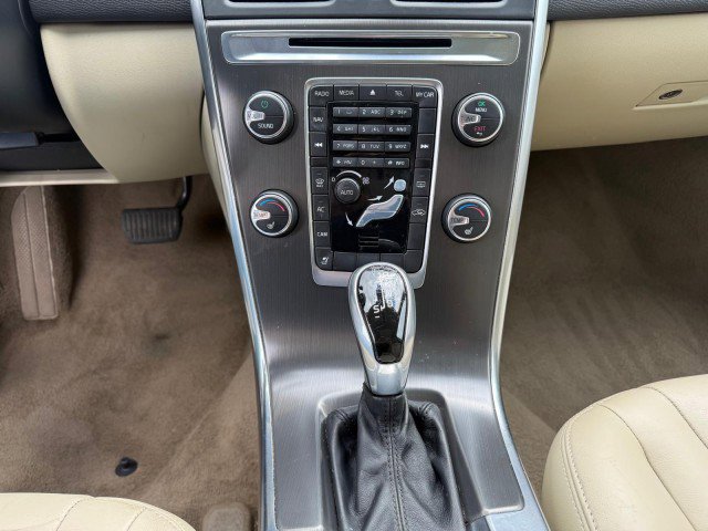 Used 2015 Volvo XC60 T6 Platinum AWD/4WD image 17