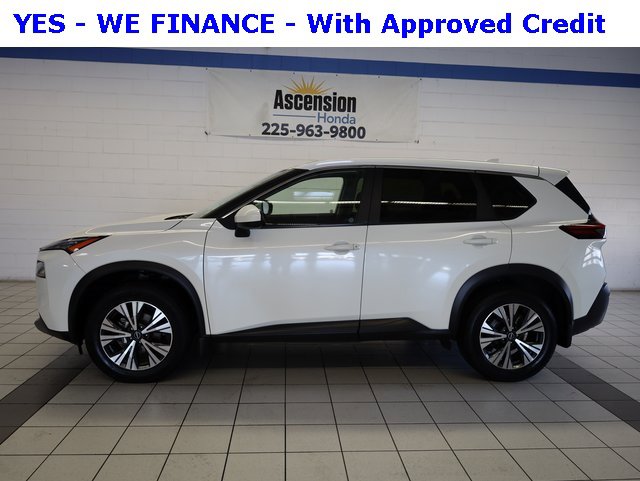 Used 2023 Nissan Rogue SV image 3