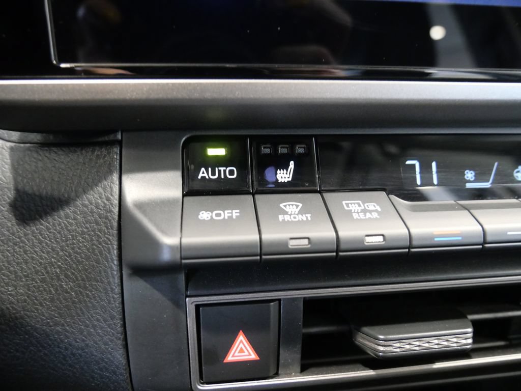 Used 2026 Toyota Camry XLE AWD/4WD image 32