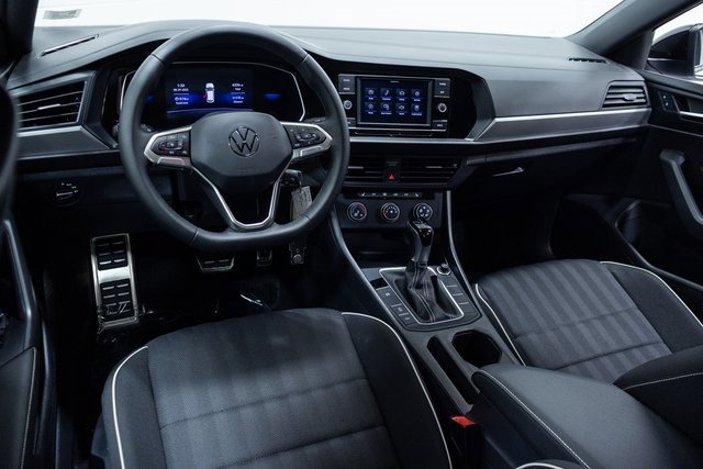 Used 2024 Volkswagen Jetta Sport image 19