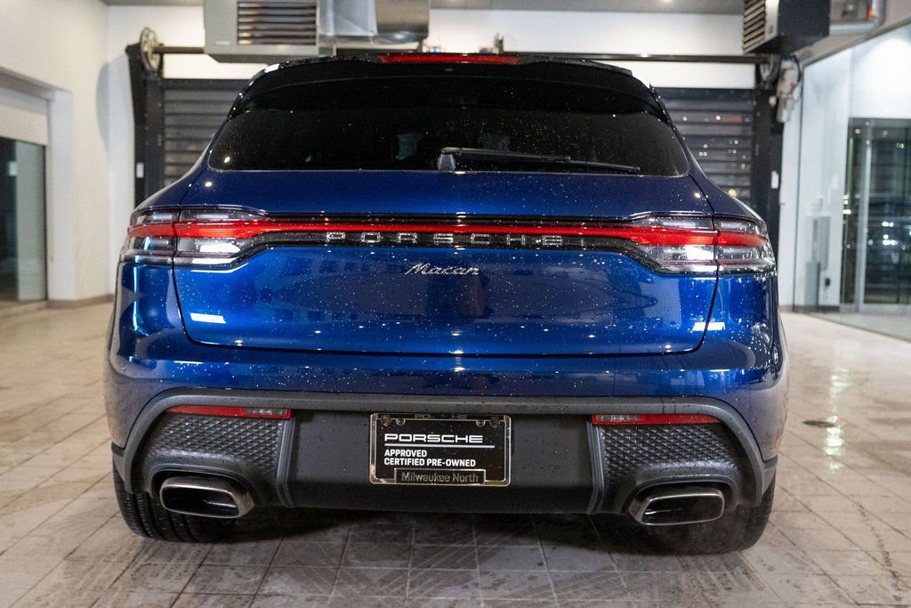 Certified 2025 Porsche Macan image 9