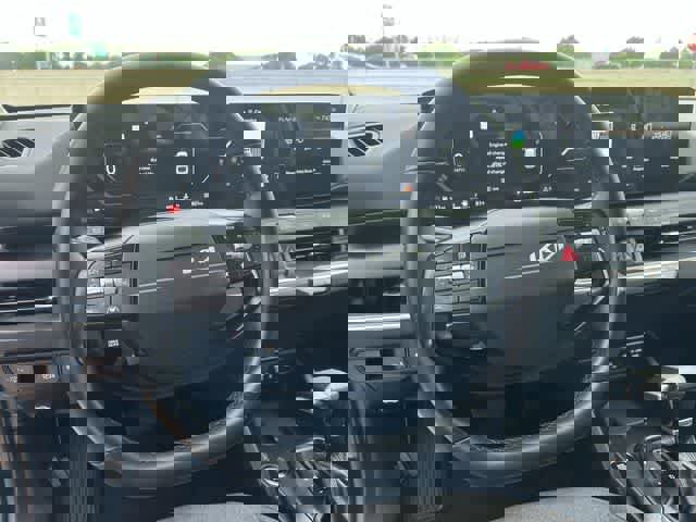 Used 2025 Kia K4 EX image 17