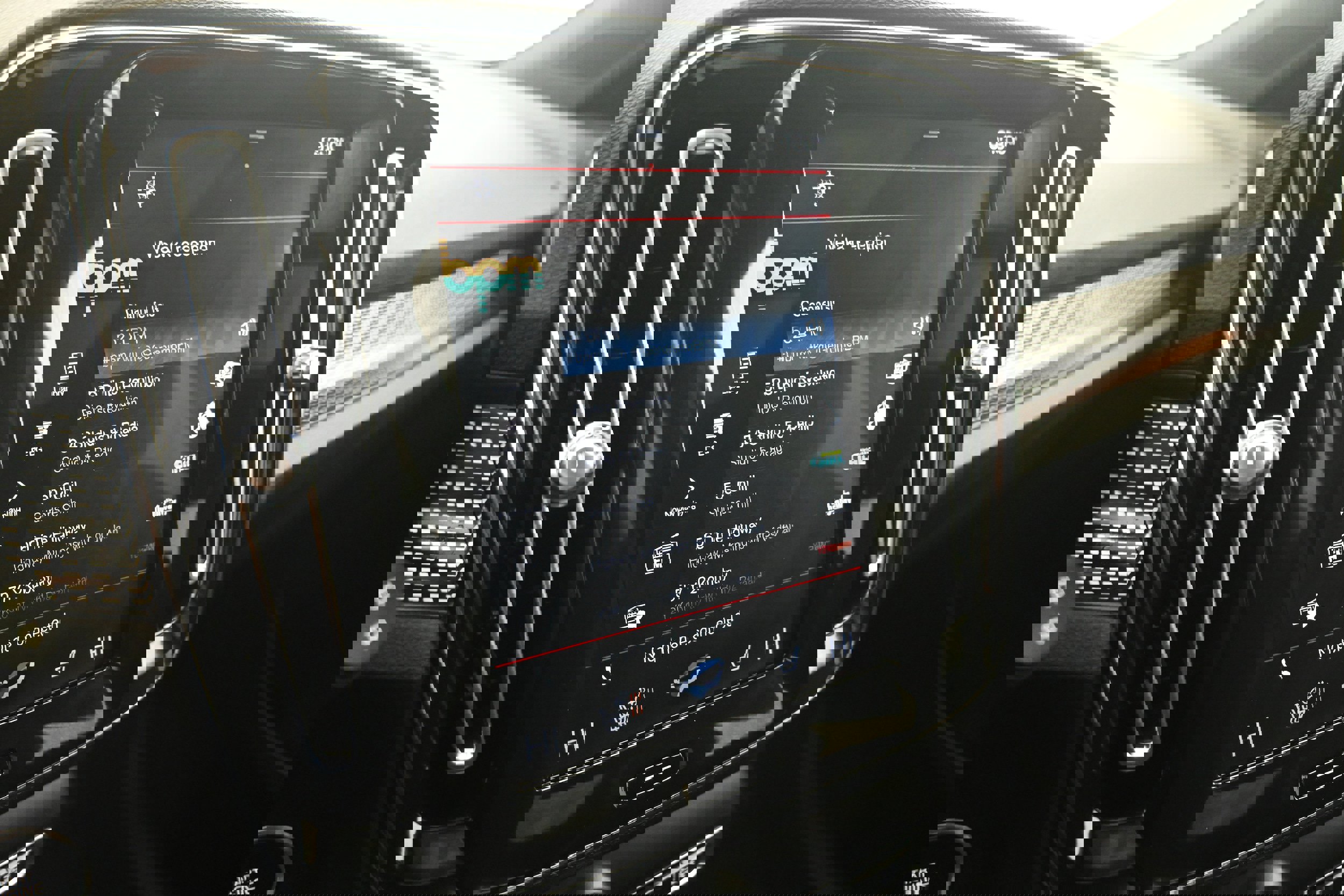 Used 2020 Volvo XC40 T5 R-Design image 13