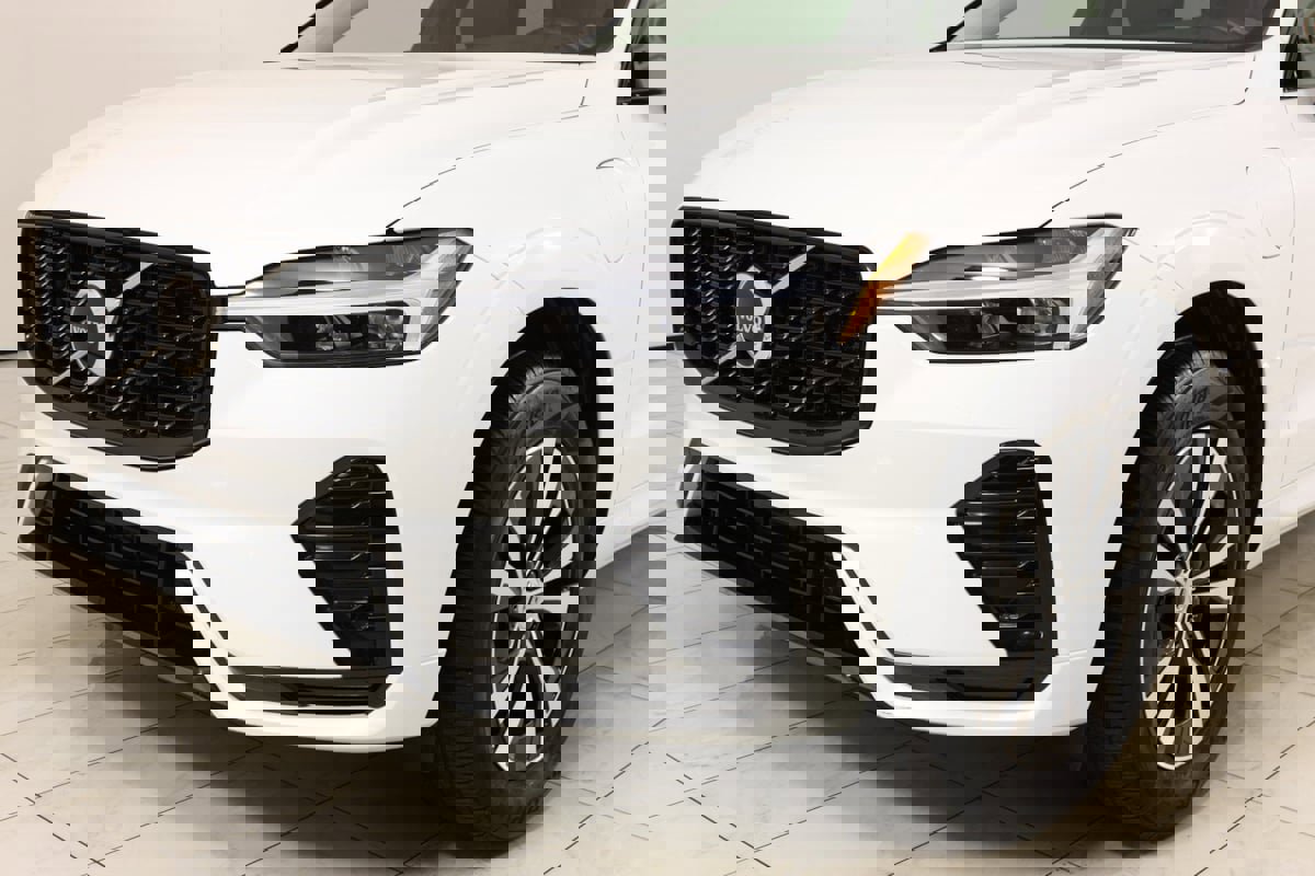 Used 2024 Volvo XC60 T8 Core image 47