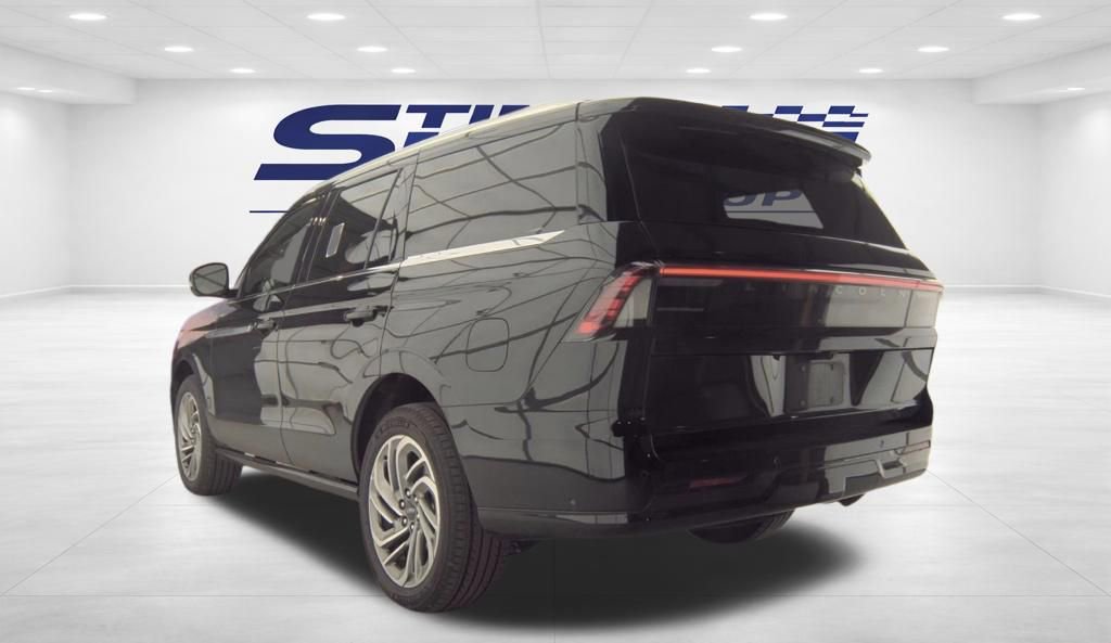 Used 2025 Lincoln Navigator Reserve AWD/4WD image 8