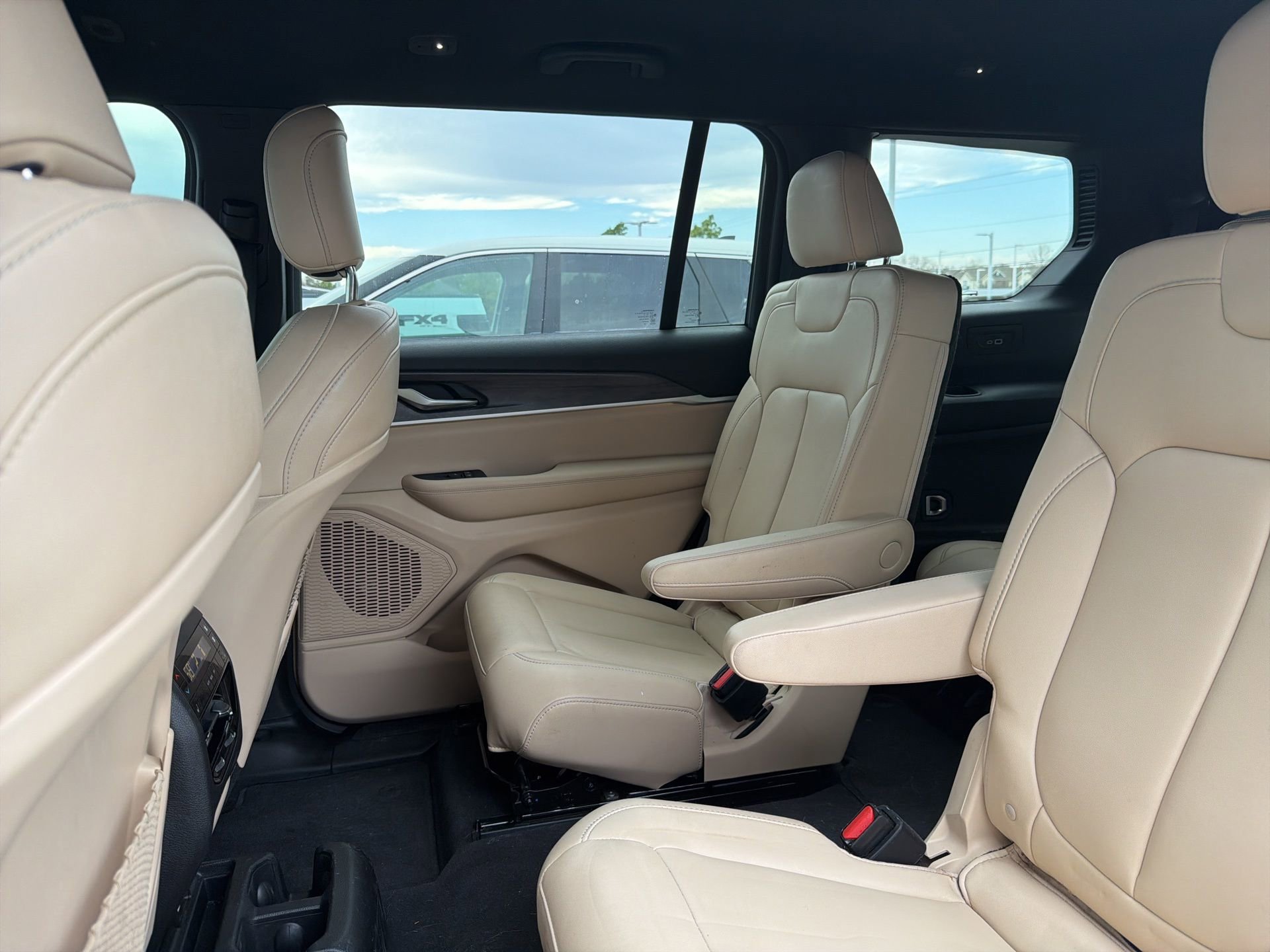 Used 2024 Jeep Grand Cherokee L Limited w/ Trailer Tow Package image 7