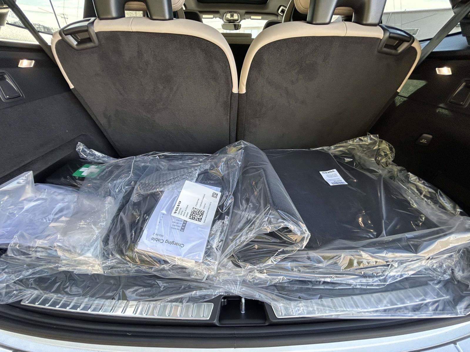 New 2026 Volvo XC90 T8 Plus w/ Protection Package Premier AWD/4WD image 18