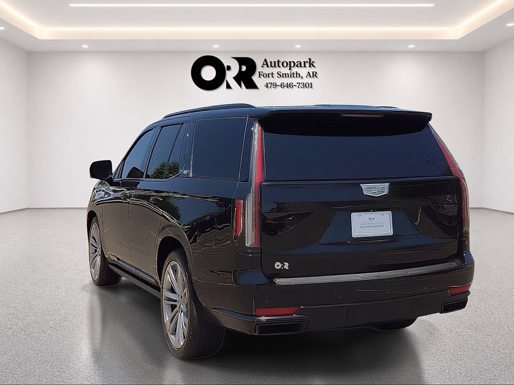 Used 2022 Cadillac Escalade Sport Platinum w/ Heavy-Duty Trailer Package AWD/4WD image 4