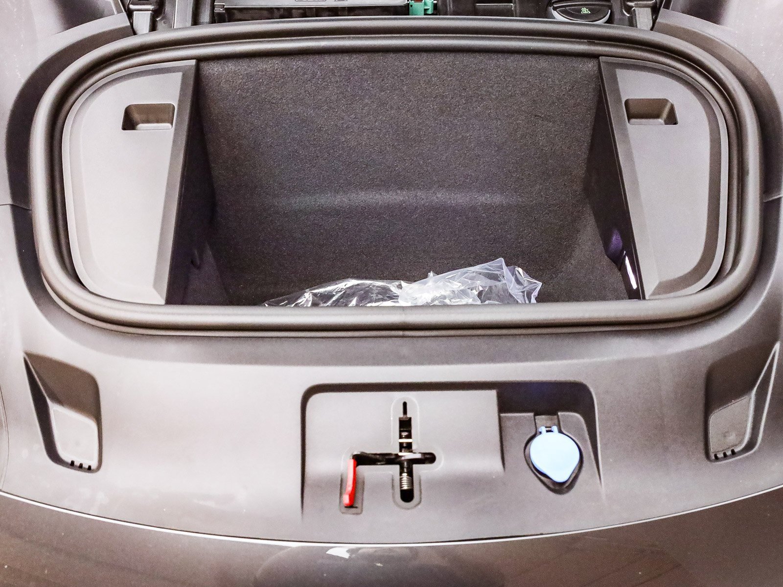 Used 2025 Porsche Taycan image 29