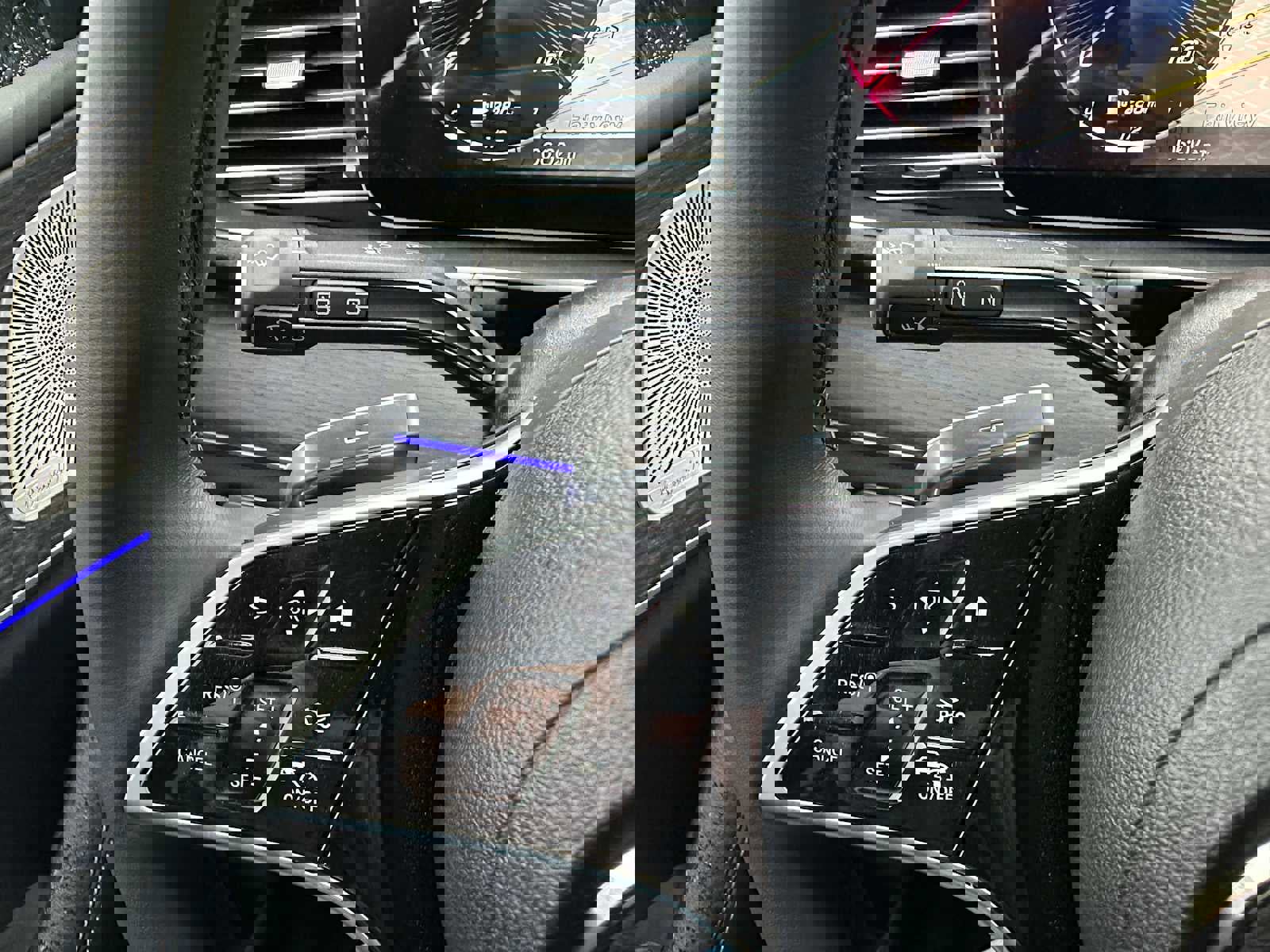 Used 2025 Mercedes-Benz GLE 450e 4MATIC image 35