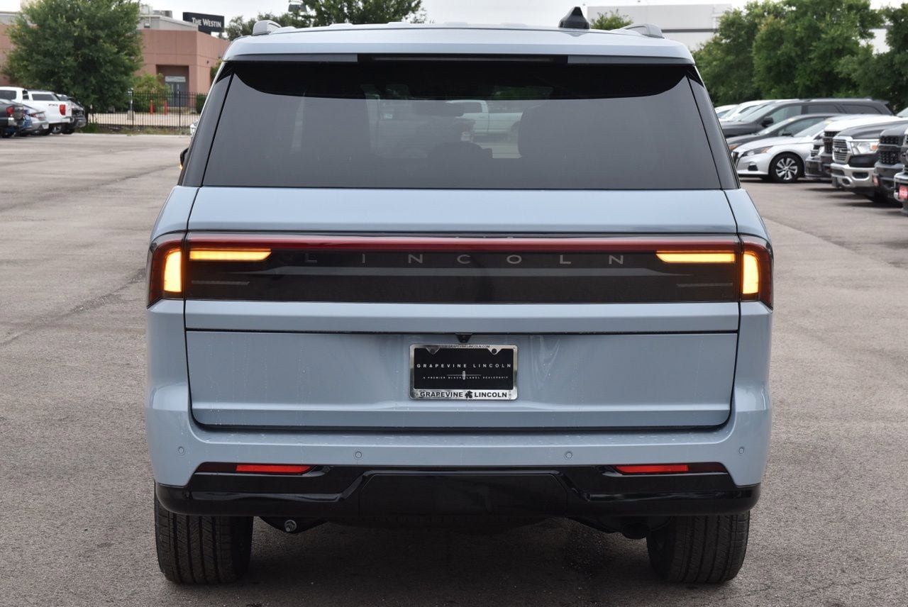 New 2026 Lincoln Navigator Reserve AWD/4WD image 8