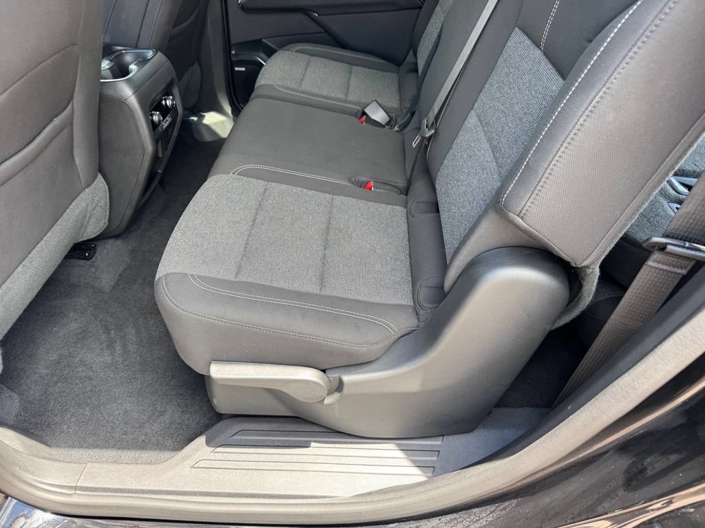 Used 2025 GMC Acadia Elevation AWD/4WD image 13