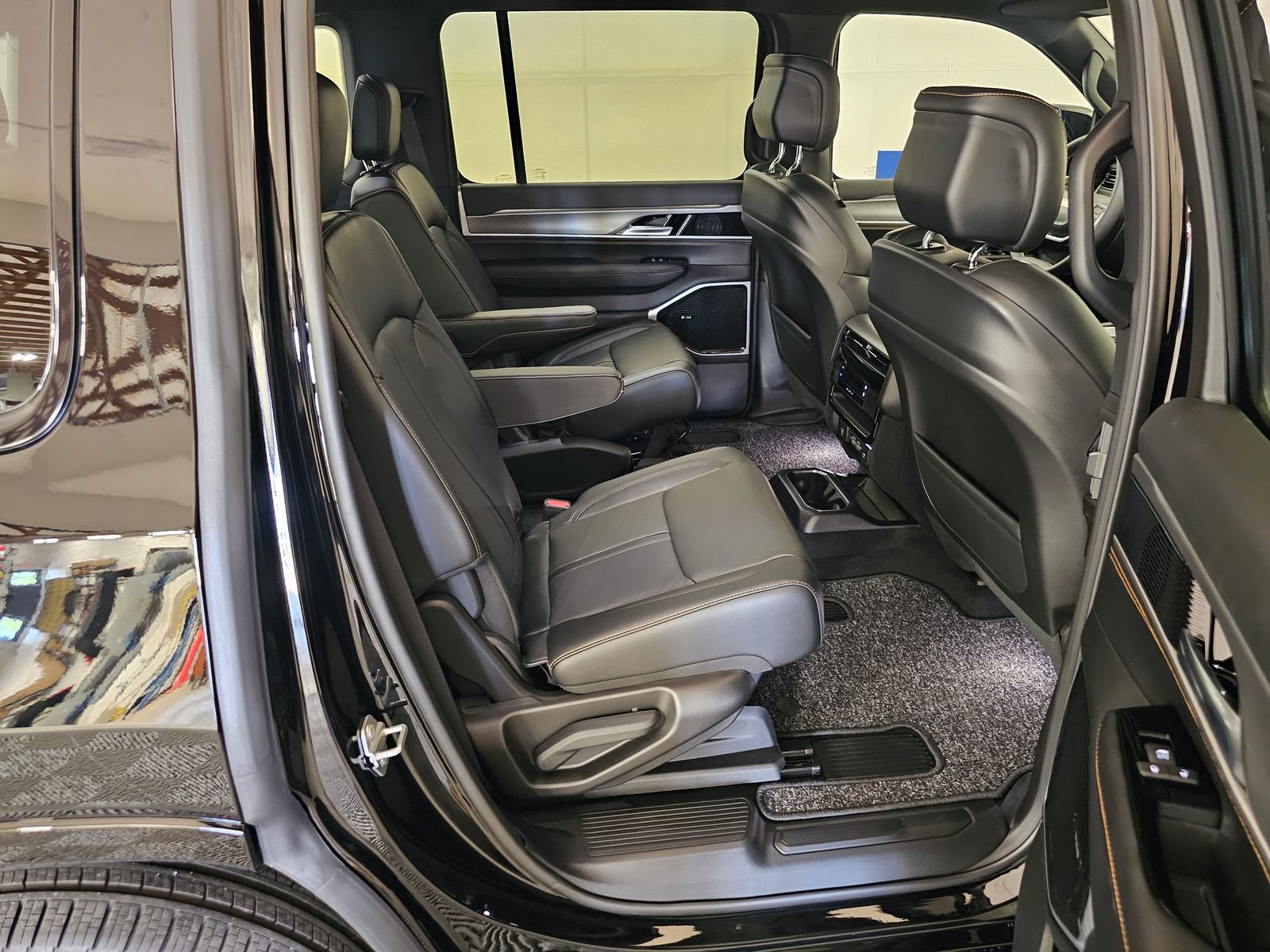 New 2026 Jeep Grand Wagoneer 4WD image 28