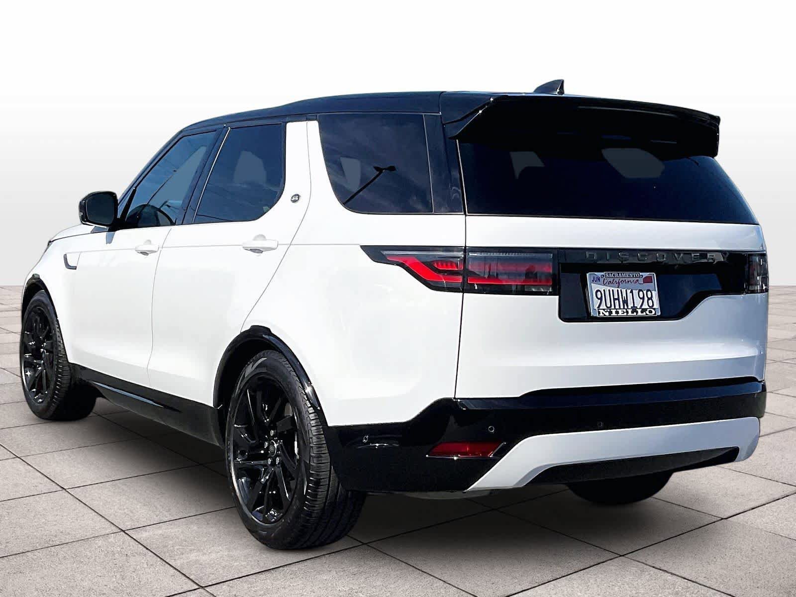 Used 2025 Land Rover Discovery Dynamic SE AWD/4WD image 14