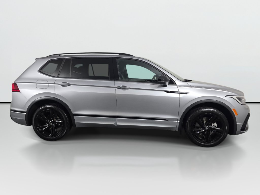 Used 2024 Volkswagen Tiguan SE R-Line AWD/4WD image 6